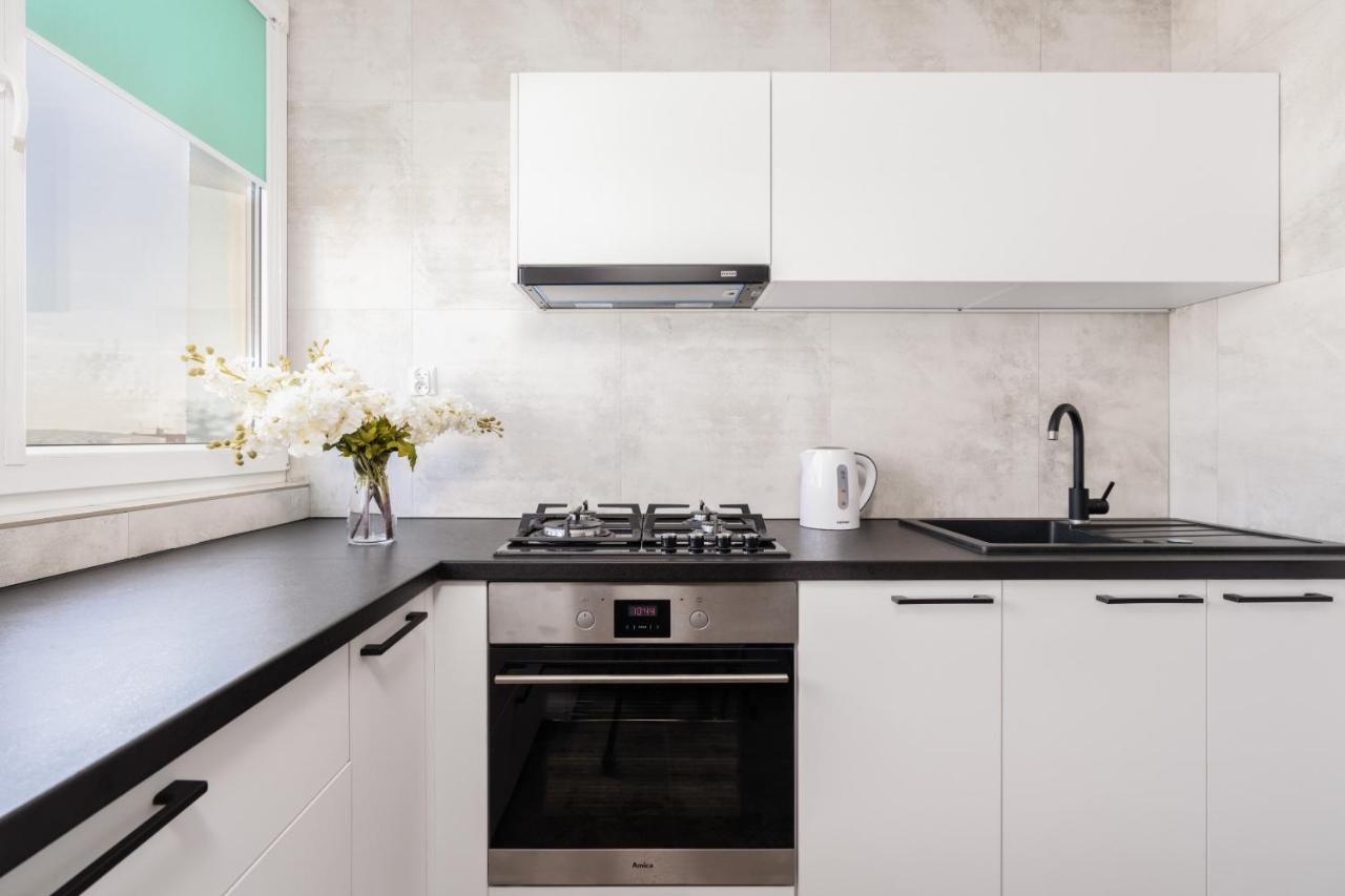 Stylish Apartment Near Wroclavia For 4 Guests By Noclegi Renters Вроцлав Екстер'єр фото