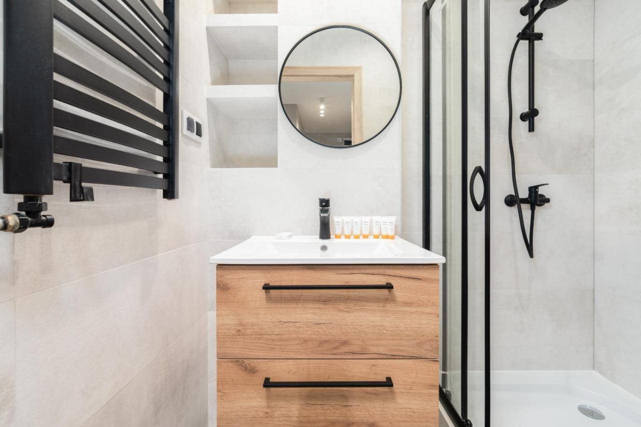 Stylish Apartment Near Wroclavia For 4 Guests By Noclegi Renters Вроцлав Екстер'єр фото